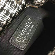 Chanel Black & White Bucket Bag Greena A13042 VS05802 - 4