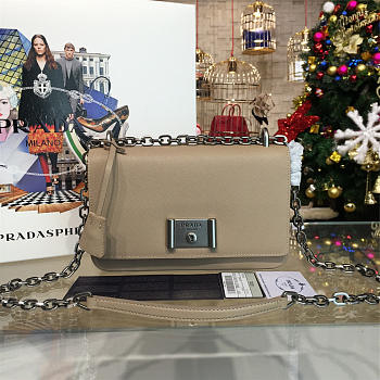 Prada Metal Closure 3925