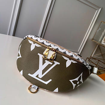 Louis Vuitton Bumbag Pocket Green Spell Khaki M44611