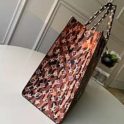 Louis Vuitton Monogram Giant Onthego Tote Bag Black And White - 4