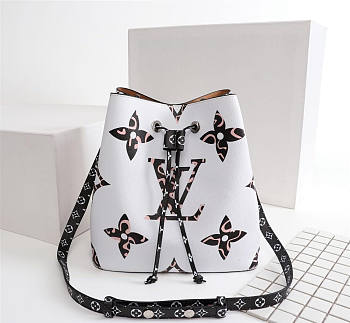 Louis Vuitton Trendy Bucket Bag White M44021
