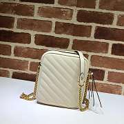 Gucci Shoulder Chain Bag In White - 2