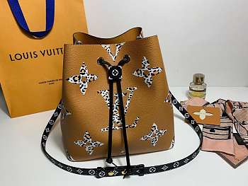 Louis Vuitton Jungle Monogram Pattern Neonoe Handbag M44717 