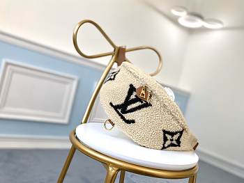Louis Vuitton Monogram Teddy Wool Waist Bag M55425 