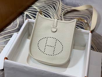Hermes  Evelyne Mini TPM in Cream_Size 17x18cm