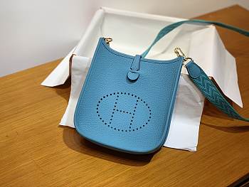 Hermes Evelyne Tpm Bleu_Size 17x18cm