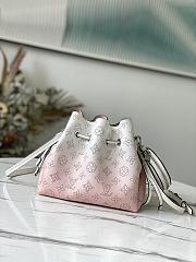 Louis Vuitton Bella Mahina in Rose Hand Bag_ M57855 Size 19x22x14cm - 4