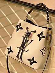 Louis Vuitton Crafty Néonoé Monogram Empreinte Leathers In Creme 26cm - 2