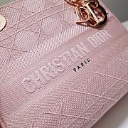 Dior Medium Lady D-Lite Bag In Bois De Rose Cannage Embroidery M0565 Size 24x20x11cm - 6
