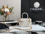 White Chanel Small Classic Box With Chain 2020 Size 8.5m  - 3