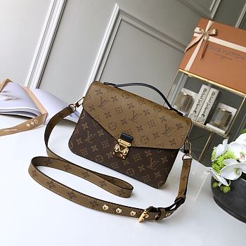 Louis Vuitton Pochette Metis Crossbody Bag Monogram Canvas 25cm