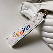 Louis Vuitton New Bumbag Wave Waist Bag In White M53750 Size 37x14x13 cm - 2