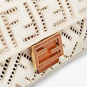 Fendi Baguette White Canvas Bag With Embroidery 8BR60 Size 26x15cm - 6
