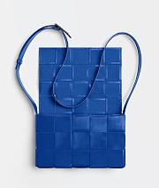 Bottega Veneta Cassette Intreccio Leather Cross-Body Bag Cobalt Blue 666870 Size 23x15x5cm - 4