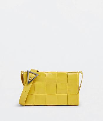 Bottega Veneta Cassette Intreccio Leather Cross-Body Bag Buttercup 666870 Size 23x15x5cm