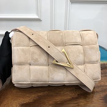 Bottega Veneta Padded Cassette Suede Shoulder Bag Beige Bottega Veneta Padded Cassette Suede Shoulder Bag Grey 591970 Size 26x18x8cmSize 26x18x8cm