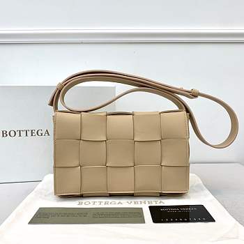 Bottega Veneta Cassette Intreccio Leather Cross-Body Bag Beige 666870 Size 23x15x5cm