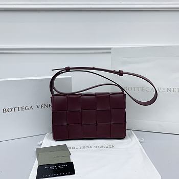 Bottega Veneta Cassette Intreccio Leather Cross-Body Bag Bordeaux 666870 Size 23x15x5cm