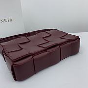 Bottega Veneta Cassette Intreccio Leather Cross-Body Bag Bordeaux 666870 Size 23x15x5cm - 2