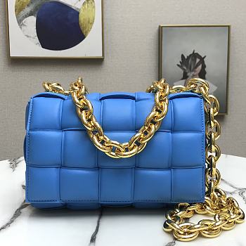 Bottega Veneta Cassette Cross-Body Bag In A Double-Face Maxi Weave Blue 591970 Size 26x18x8cm