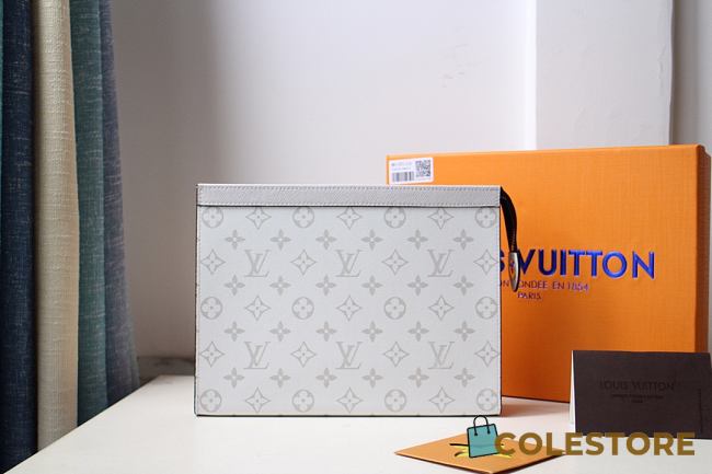 Louis Vuitton Pochette Voyage MM White M61692 Size 27×21×3cm - 1