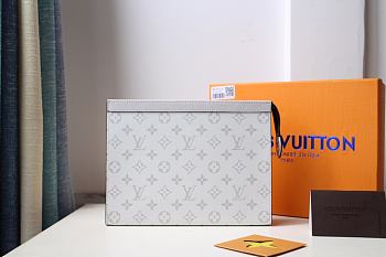 Louis Vuitton Pochette Voyage MM White M61692 Size 27×21×3cm