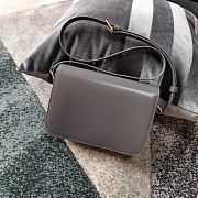 Ceiline Medium Triomphe Calfskin In Grey 18736 Size 22x16.5x7cm - 2