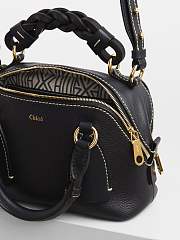 Chloe Mini Daria Chain Bag In Grained & Shiny Calfskin Black CHC20 Size 22x9x18cm - 4