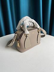 Chloe Mini Daria Chain Bag In Grained & Shiny Calfskin Grey CHC20 Size 22x9x18cm - 4
