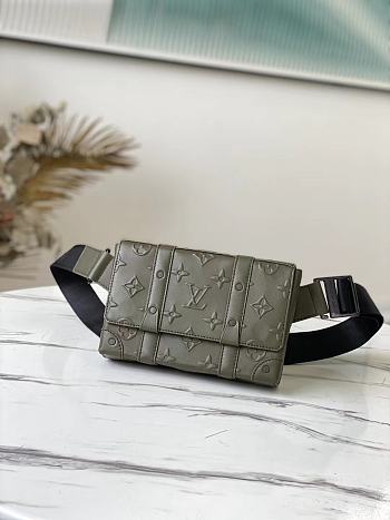 Louis Vuitton Trunk Sling Bag M57952 Size 20.5x14x4.5cm
