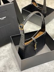 YSL Le5A7 Hobo Bag In Crocodile Pattern Cowhide 6572282 Size: 25X14X6cm - 2