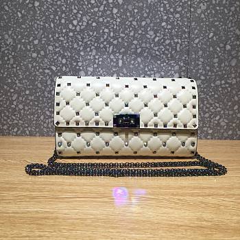 Valentino Rockstud Spike Clutch With Chain Bag In White ZW2B0 Size: 23.5 x 14.5 x 4.5cm