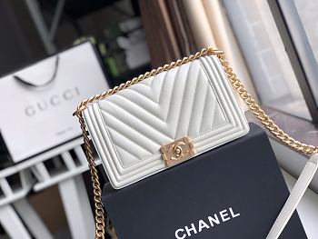 chanel le boy size