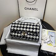 Chanel 19 Medium Flap Bag in Black And White Houndstooth Tweed Size 25cm - 1