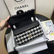 Chanel 19 Medium Flap Bag in Black And White Houndstooth Tweed Size 25cm - 6