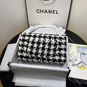 Chanel 19 Medium Flap Bag in Black And White Houndstooth Tweed Size 25cm - 3