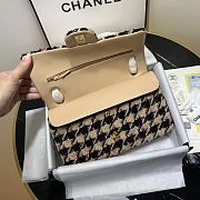 Chanel 19 Medium Flap Bag in Black And Pink Houndstooth Tweed Size 25cm - 2