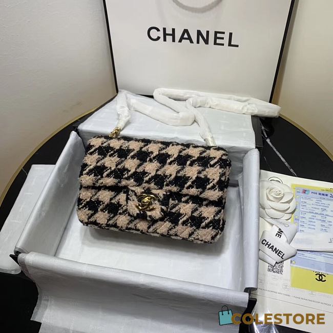 Chanel 19 Small Flap Bag in Black And Pink Houndstooth Tweed Size 20cm - 1