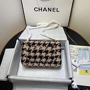 Chanel 19 Small Flap Bag in Black And Pink Houndstooth Tweed Size 20cm - 4