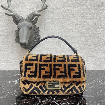 Fendi Baguatte Chain Brown SheepSkin Large Bag 8BS01 Size: 27x7x15cm