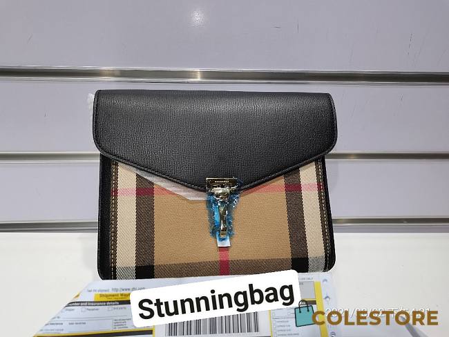 Burberry Shoulder Bag 3980826 Size 24x19cm - 1