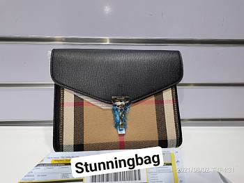 Burberry Shoulder Bag 3980826 Size 24x19cm