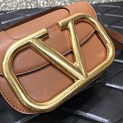 Valentino Garavani Supervee Small Shoulder Bag With Brown Calfskin Leather WW2B0 Size: 18x13x7cm - 4