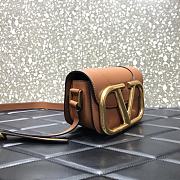 Valentino Garavani Supervee Small Shoulder Bag With Brown Calfskin Leather WW2B0 Size: 18x13x7cm - 3
