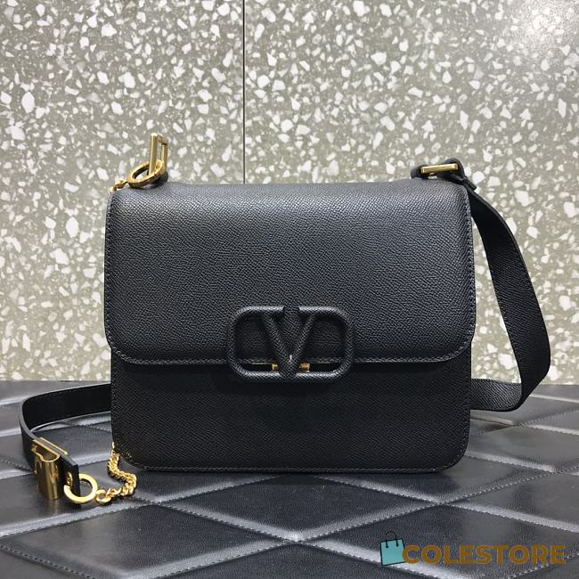 Valentino Garavani Small VSling Shoulder Bag in Nero UW2B0 Size: 22x11x17cm - 1