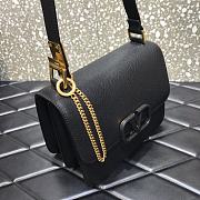 Valentino Garavani Small VSling Shoulder Bag in Nero UW2B0 Size: 22x11x17cm - 3