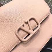 Valentino Garavani Small VSling Shoulder Bag In Pink UW2B0 Size: 22x11x17cm - 4