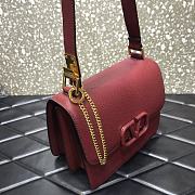 Valentino Garavani Small VSling Shoulder Bag In Wine UW2B0 Size: 22x11x17cm - 5