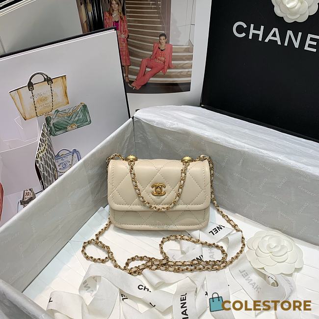 Chanel Retro Flap Button Bag In White 81016 Size 13.5x9x4cm - 1