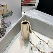 Chanel Retro Flap Button Bag In White 81016 Size 13.5x9x4cm - 5